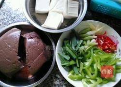 猪血炒豆腐的做法图解4