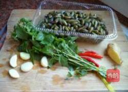 九层塔炒薄壳的做法图解1