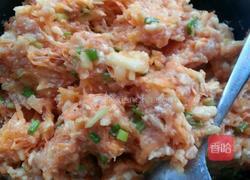 胡萝卜马蹄瘦肉饺子的做法图解3