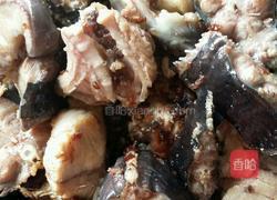 大蒜烧鲶鱼的做法图解3