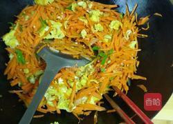 胡萝卜鸡蛋馅饼的做法图解1
