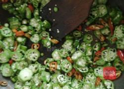 秋葵炒榨菜条的做法图解5