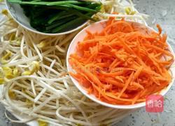 营养三色菜（豆芽、胡萝卜炒韭菜）的做法图解1