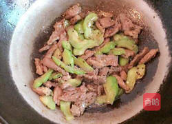 黑椒牛肉烩凉瓜的做法图解7