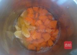 胡萝卜橙汁的做法图解2