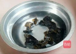 木耳娃娃菜肉片的做法图解2