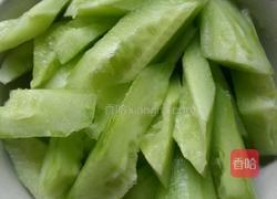火腿肠炒青瓜的做法图解1