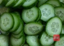 蒜辣乳瓜的做法图解1