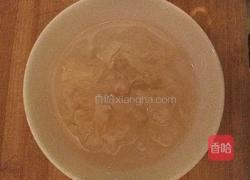 银耳红枣枸杞汤的做法图解1