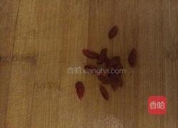 银耳红枣枸杞汤的做法图解3