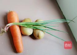 香葱土豆胡萝卜丁的做法图解1