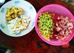 咸蛋粥的做法图解1