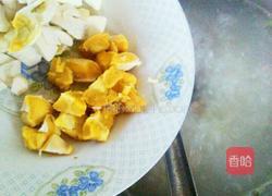 咸蛋粥的做法图解3