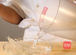 酸菜白肉粉条的做法图解2