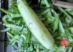 黄瓜炒肉的做法图解1