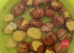 板栗猪骨汤的做法图解2