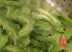 苦瓜炒鸡蛋的做法图解5