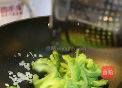 苦瓜炒鸡蛋的做法图解7