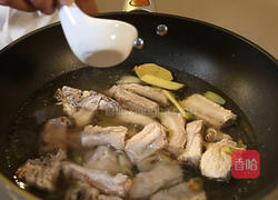 莲藕炖排骨的做法图解8