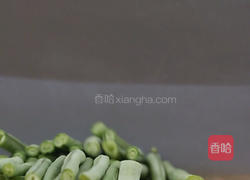 豆角炒仔鸡的做法图解2