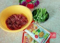 榨菜青椒炒肉丝的做法图解1