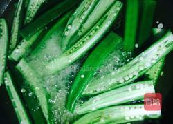 浇汁秋葵的做法图解4