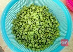 肉末胡萝卜炒豆丁的做法图解1