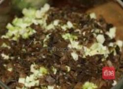 西葫芦水煎包的做法图解2