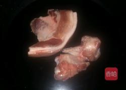 老干妈蒸五花肉的做法图解1