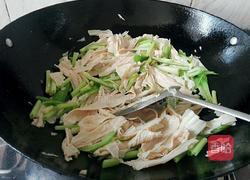 青椒芹菜炒腐竹的做法图解4
