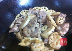 莲藕炖排骨的做法图解7