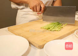 肉末香芹炒粉条的做法图解1