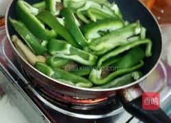 鸭翅炒灯笼椒的做法图解5