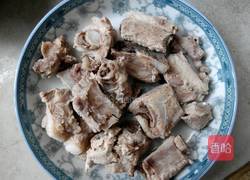 芋艿红烧排骨的做法图解1