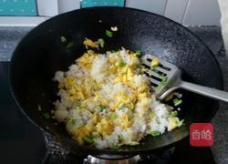 蛋黄炒米饭的做法图解3