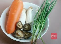 双菇胡萝卜丁的做法图解1