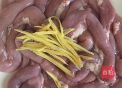 酸菜粉肠汤的做法图解2