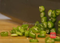 酸豆角炒鸡胗的做法图解2