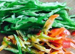 金针菇炒青椒的做法图解2