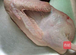 蘑芋烧鸭肉的做法图解1