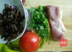 西红柿木耳瘦肉汤面的做法图解1