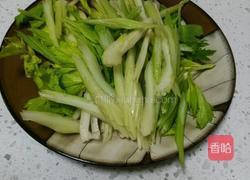 西芹炒肉的做法图解3
