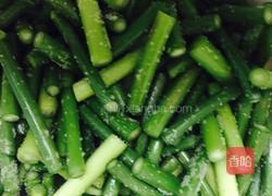 蒜薹炒牛杂的做法图解1