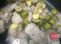 青橄榄炖排骨汤的做法图解3