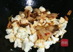 五花肉干煸菜花的做法图解6