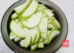 剁椒西葫芦的做法图解1