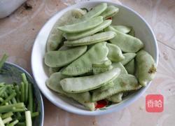 扁豆炒肉的做法图解1