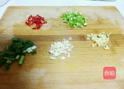 香辣爽口藕丁炒肉的做法图解2