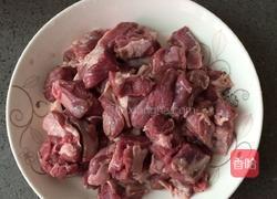 西红柿牛腩土豆的做法图解1