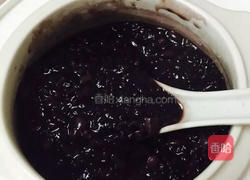 黑米粥的做法图解2